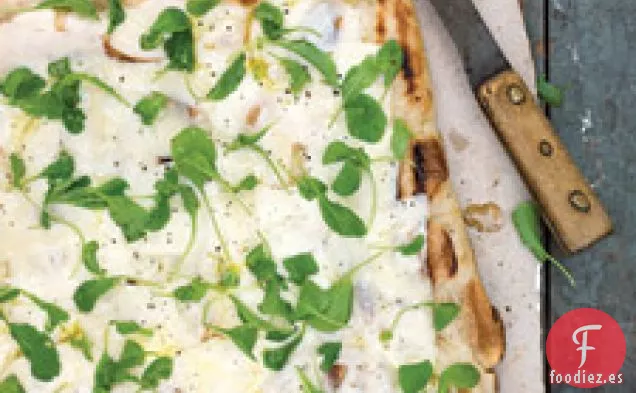 Pizza A La Parrilla Con Fontina Y Rúcula