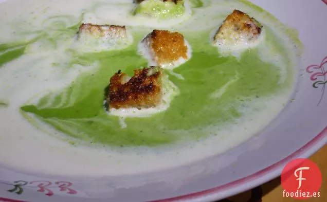Sopa de Guisantes de Primavera, Croutones de Ajo, Crema de Hierba de Limón