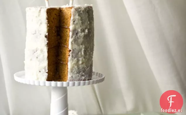 Pastel De Té Tailandés Con Glaseado De Coco Con Crema