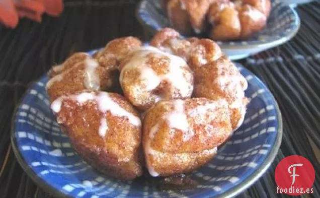 Bocados De Pan De Mono Con Llovizna De Crema Dulce