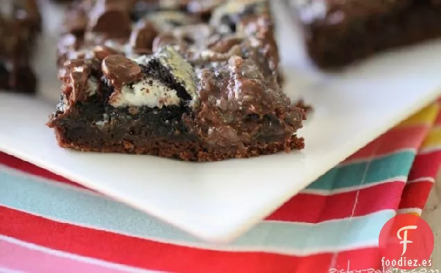 Galletas Pegajosas Y Barras De Pastel De Chocolate Con Crema