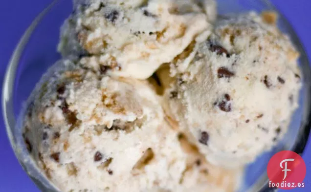 Helado de Galletas con Chispas de Chocolate y Crema