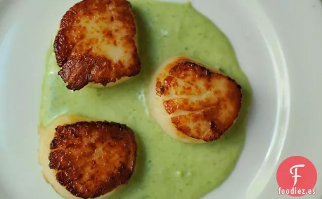 Vieiras Chamuscadas Con Cebolleta Y Crema De Estragón