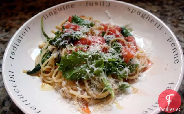 Cena de esta noche: Pasta con Maíz, Rúcula y Tomates