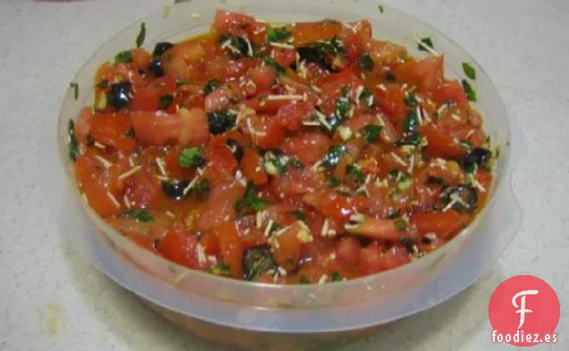 Pasta Con Salsa De Tomate Y Albahaca Con Especias