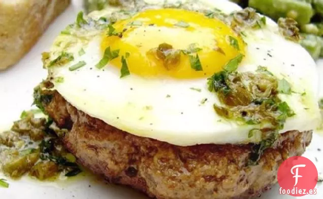 Hache de Carne Con Queso a Caballo (Hamburguesas con Huevos a Caballo