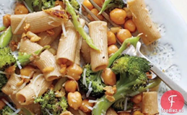 Rigatoni con Brócoli Asado y Garbanzos