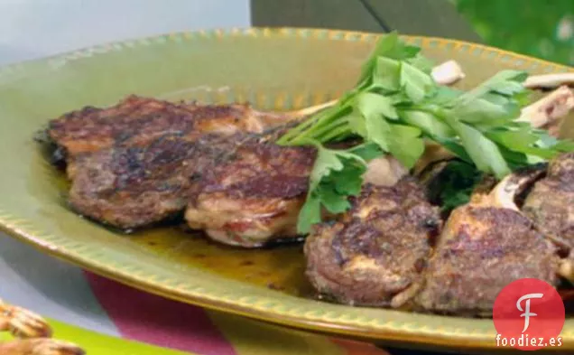 Chuletas de Cordero a la Parrilla con Romero, Sal y Alioli de Tapanade