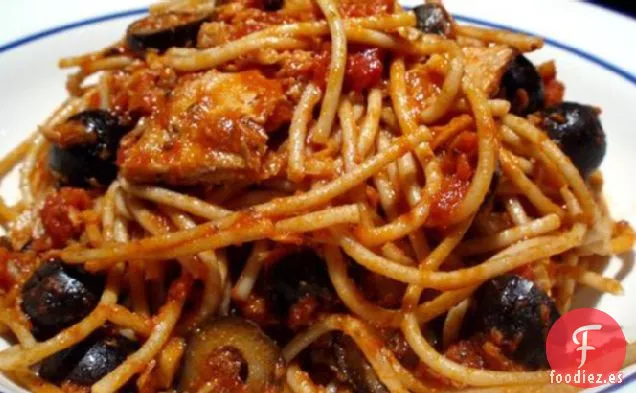 Espaguetis Con Atún Italiano y Alcaparras