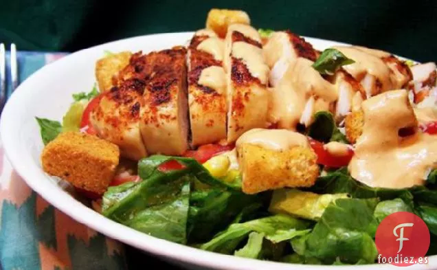 Ensalada César De Pollo Del Sudoeste Con Aderezo De Chipotle
