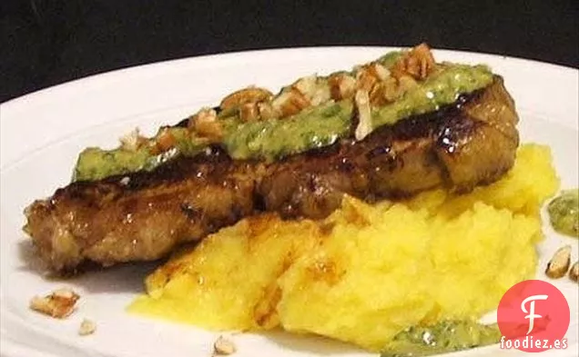 Solomillo a la Parrilla Con Puré y Salsa Verde