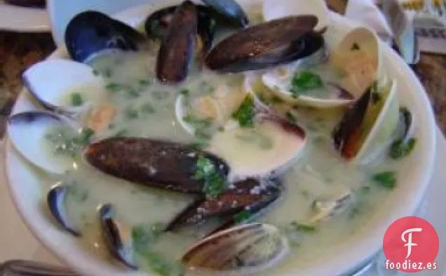 Pescado, Almejas y Mejillones con Vino Blanco y Ajo