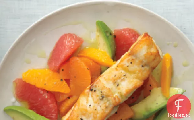 Lubina Asada en Sartén con Aceite de Cítricos y Aguacate