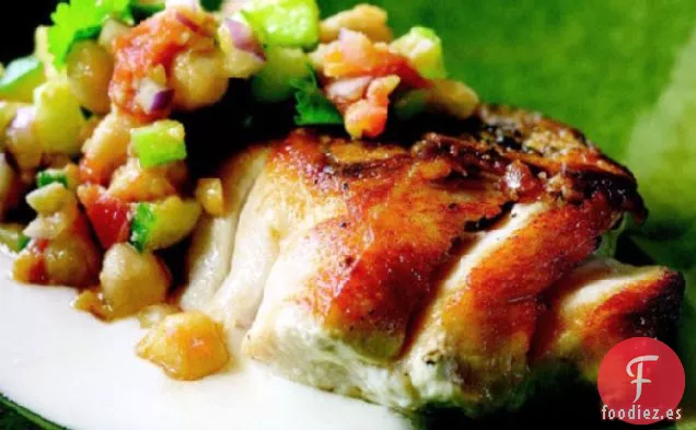 Cocina el Libro: Lubina Rayada Asada en Sartén con Ensalada de Garbanzos Tunecinos y Salsa de Yogur