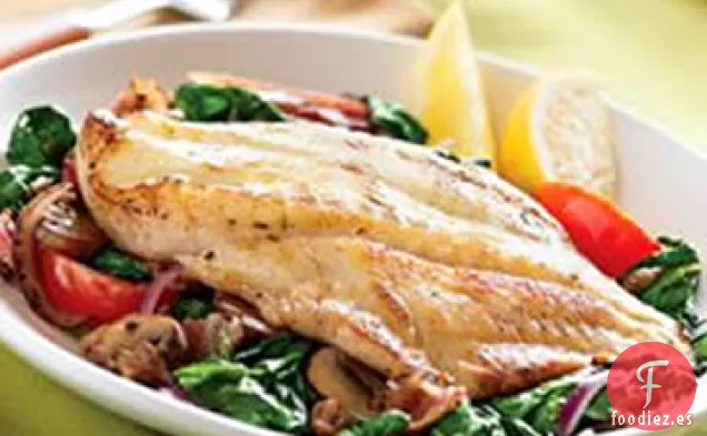 Lubina Cocida en Sartén con Ensalada de Espinacas Tibias