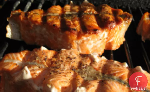 Filetes de Salmón a la Parrilla con Mantequilla de Lima