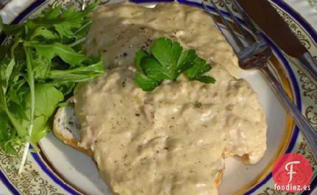 Atún en crema sobre una teja
