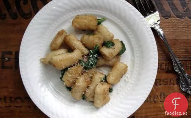Ñoquis De Mantequilla Marrón Con Rúcula y Ralladura De Limón