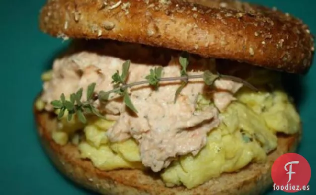 Huevos Revueltos Con Hierbas y Salmón Ahumado