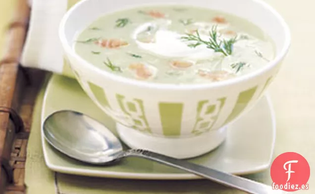 Sopa de Pepino Fría con Salmón Ahumado y Eneldo