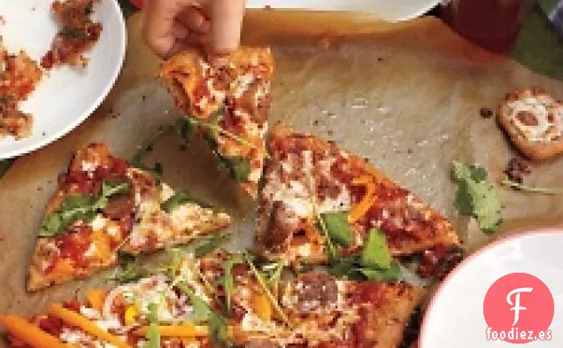 Pizza Con Salchicha De Pavo, Pimientos Naranjas Y Rúcula
