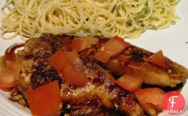 Tilapia De Jamin Con Salsa Oscura Picante