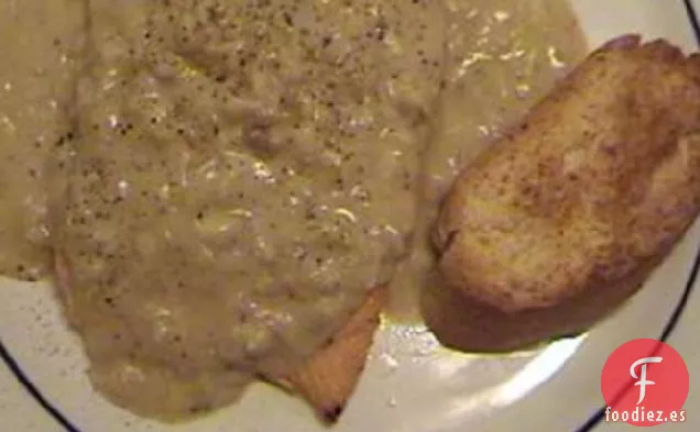 Filetes De Salmón Con Vino Blanco Cremoso Y Salsa De Carne De Cangrejo