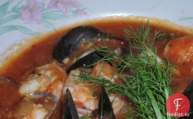 Cioppino (Sopa de Mariscos) Con Hinojo y Ajo