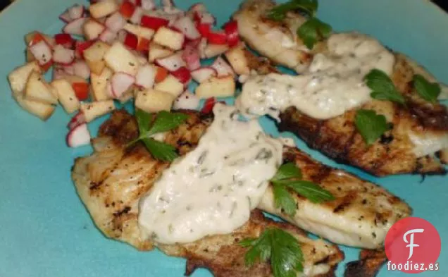 Arenque a la Parrilla con Salsa de Rábano Picante y Perejil