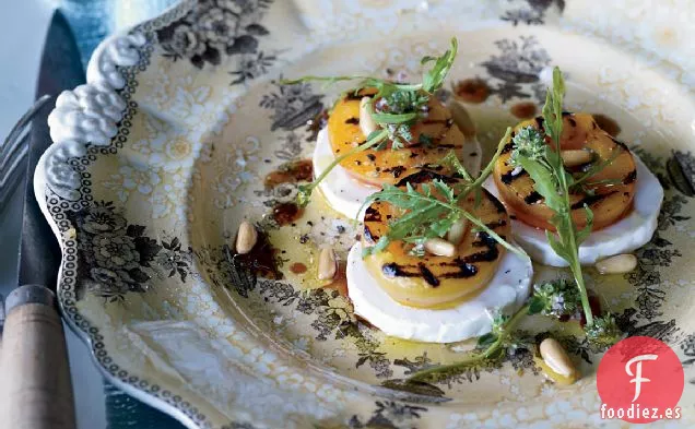 Ensalada de Albaricoque, Rúcula y Queso de Cabra a la Parrilla