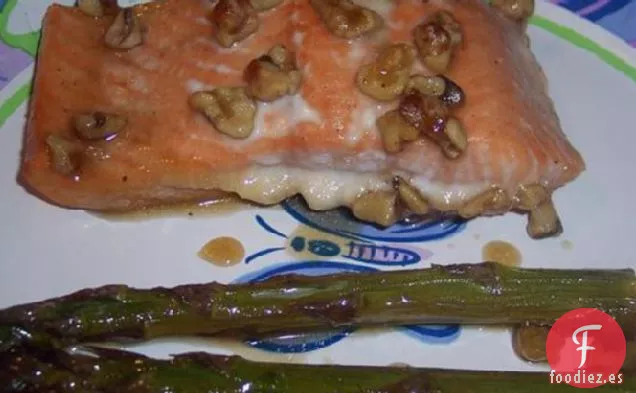 Salmón Glaseado Con Miel Y Espárragos