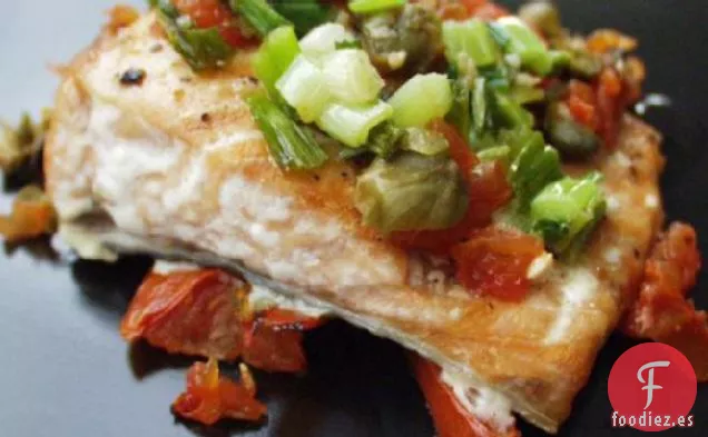 Filetes de Salmón en Salsa de Alcaparras de Tomate