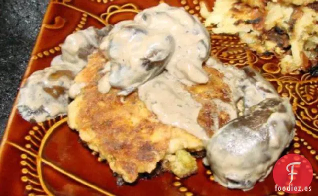 Empanadas De Salmón Con Salsa De Champiñones