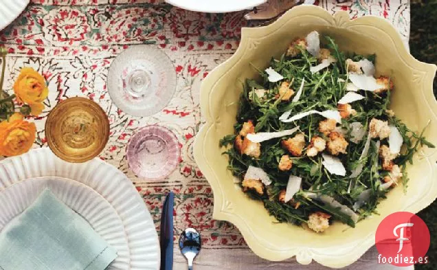 Ensalada De Rúcula Silvestre Con Croutones De Ajo, Parmesano Afeitado Y L