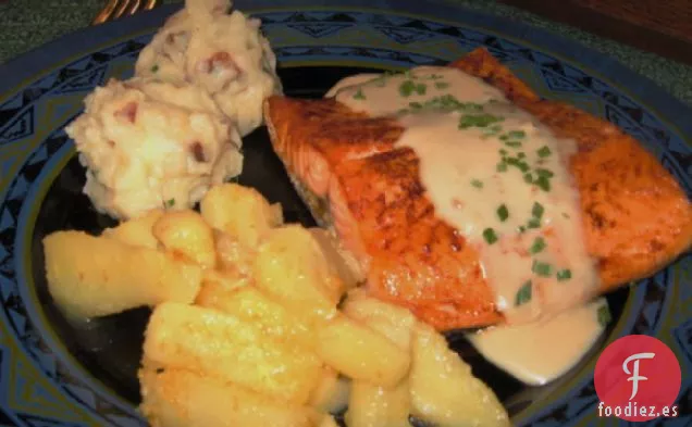 Salmón A La Parrilla Con Salsa De Ajo