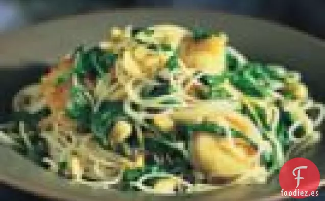 Pasta De Pelo De Ángel Con Vieiras Y Rúcula