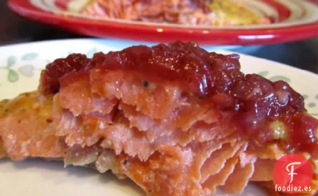 Salmón Asado A Mostaza Con Salsa De Arándano Rojo