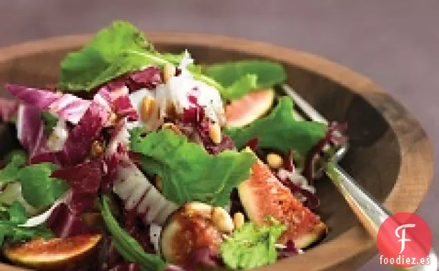 Ensalada De Rúcula Con Higos, Piñones Y Achicoria