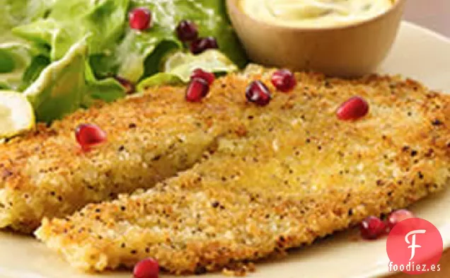 Tilapia de Limón y Pimienta al Fuego con Ensalada Cremosa de Vinagreta de Semillas de Calabaza cubierta con Semillas de Granada