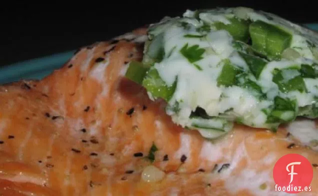 Salmón A La Parrilla Con Mantequilla De Jalapeño