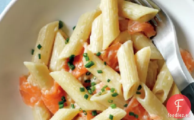 Penne con Crema, Salmón Ahumado y Cebollino