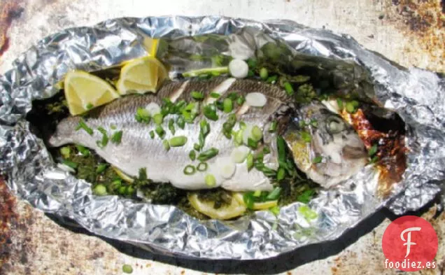 Cena del Domingo: Pescado Asado Relleno de Limón y Hierbas