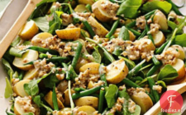 Ensalada De Rúcula, Patata Y Frijoles Verdes Con Aderezo Cremoso De Nueces