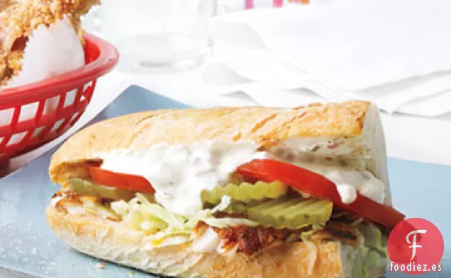 Po'boy de Bagre Ennegrecido con Salsa Tártara Ligera