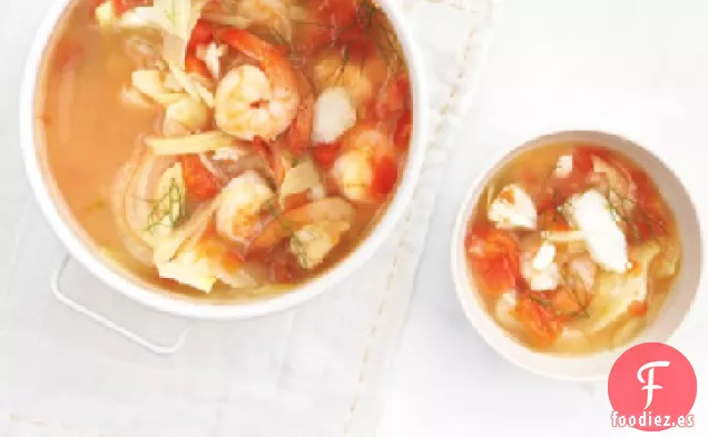 Sopa de Camarones, Bacalao e Hinojo con Tomates