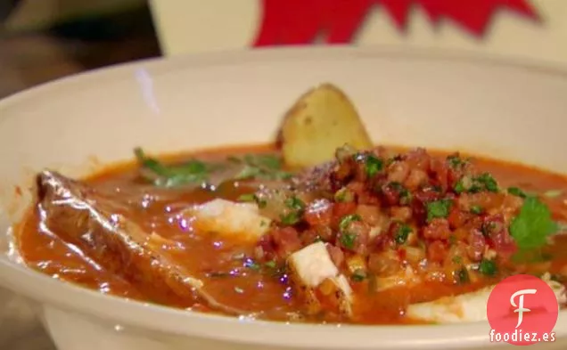 Sopa de Pescado Manhattan con Patatas Asadas y Condimento de Tocino