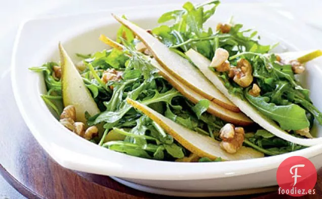 Ensalada de Rúcula y Pera con Nueces Tostadas