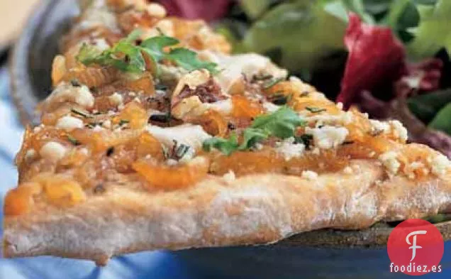 Pizza de Cebolla Caramelizada con Gorgonzola y Rúcula