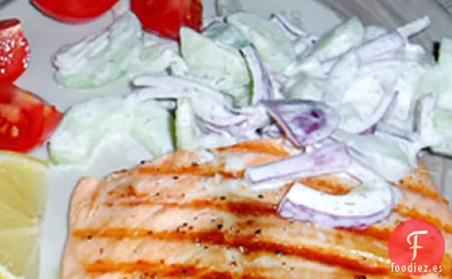 Salmón A La Parrilla Con Ensalada De Pepino