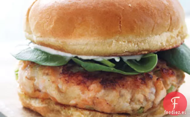 Hamburguesa de Salmón con Espinacas Bebé